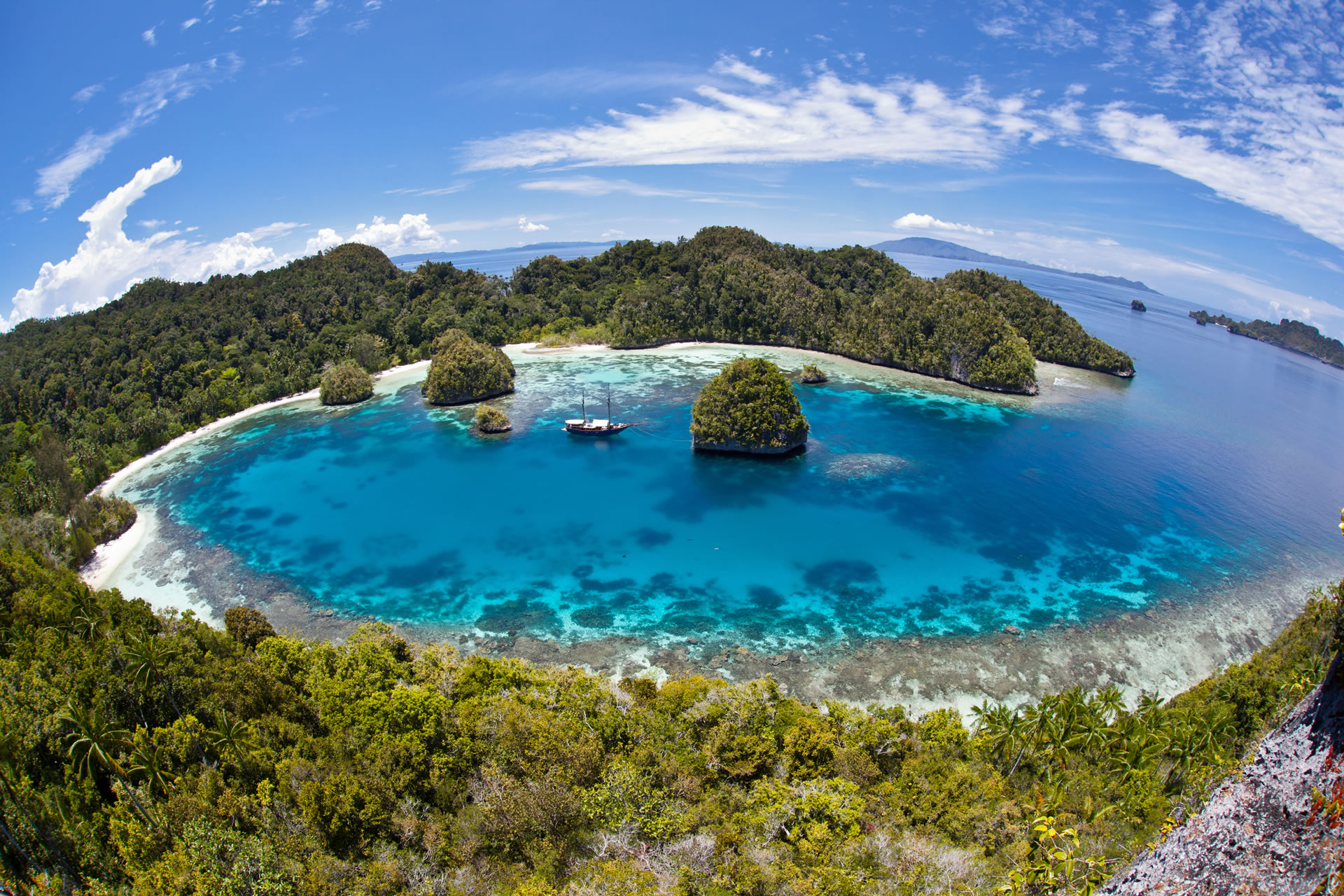 HR View Of One Of The Many Lagoons In Raja Ampath Region (Indonesia)(Copyrigth Shutterstock 125402822) 01