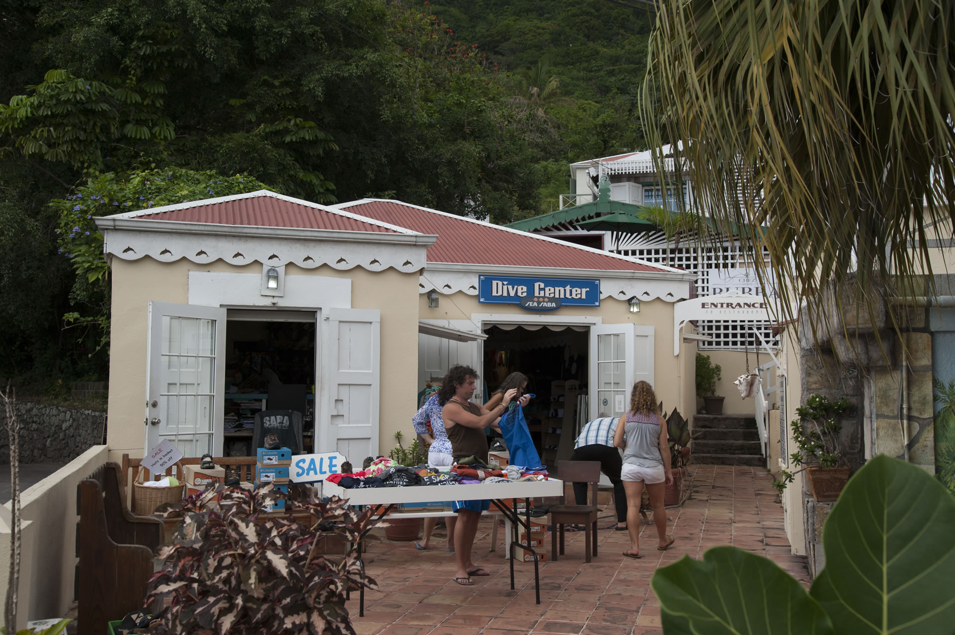 Sea Saba Dive Shop At The Village Of Windwardside (Saba)(Copyrigth Thor Vaz De Leon) 01